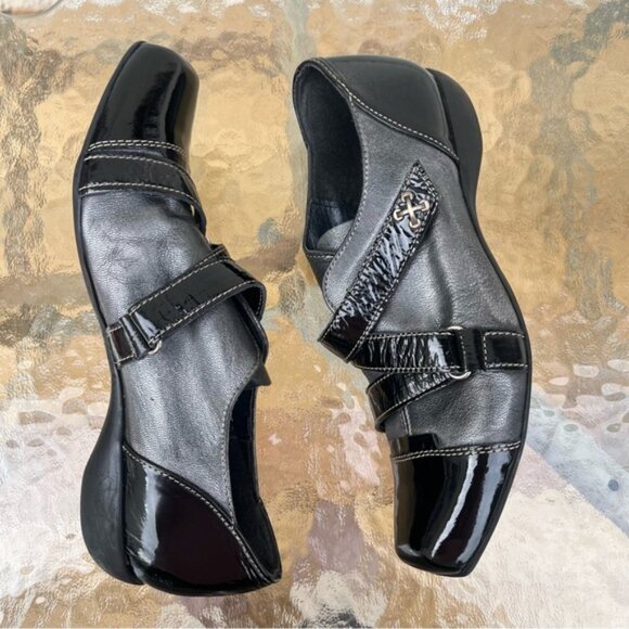 Un Tour En Ville Black Patent and Metallic Grey Leather Square Toe Slip On Shoes - Picture 4 of 12